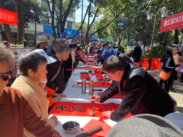 2022年1月18日-20日澄江市文化和旅游局主办2022年“迎新春 送祝福”免费书写春联活动2.jpg