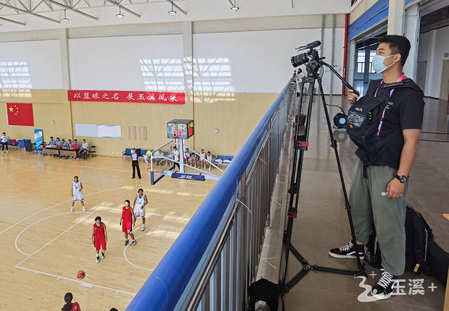 “5G+云直播”技术运用到省十六运会赛事转播中,科技省运智慧省运元素无处不在。 “5G+云直播”技术运用到省十六运会赛事转播中,科技省运智慧省运元素无处不在。.jpg