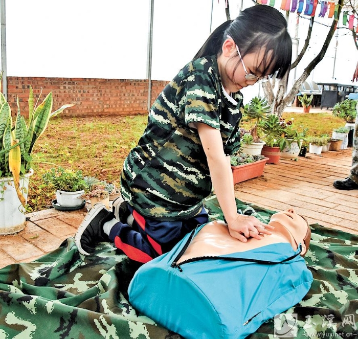 学习心肺复苏。