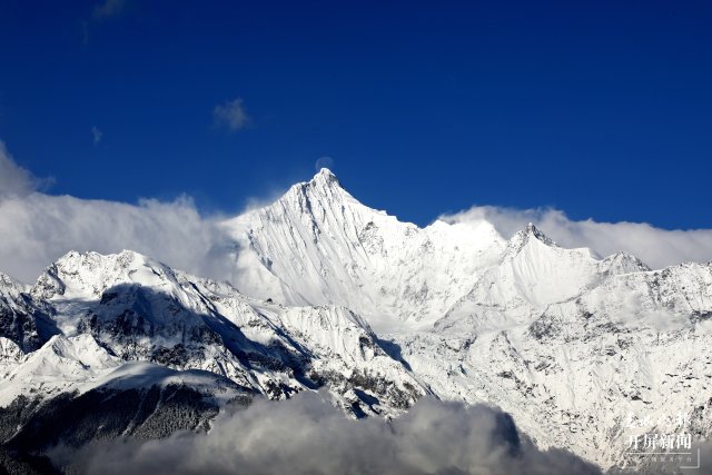 日照金山的梅里雪山 (4).JPG