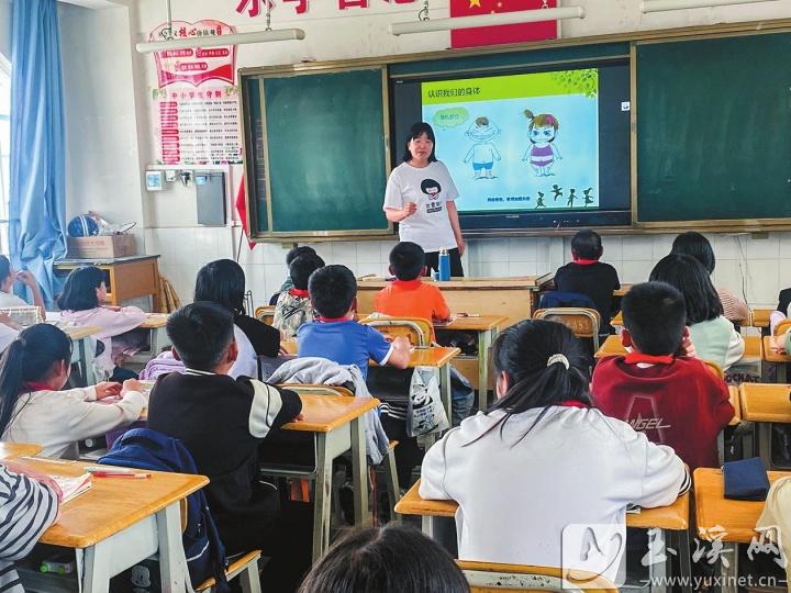 引导学生认识和了解自己的身体。
