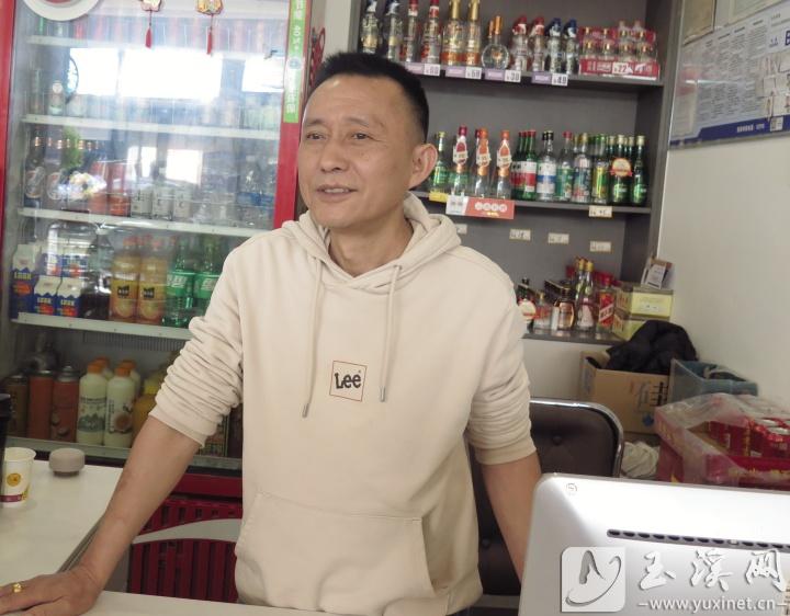 开了三十余年饭店的张宝奇。